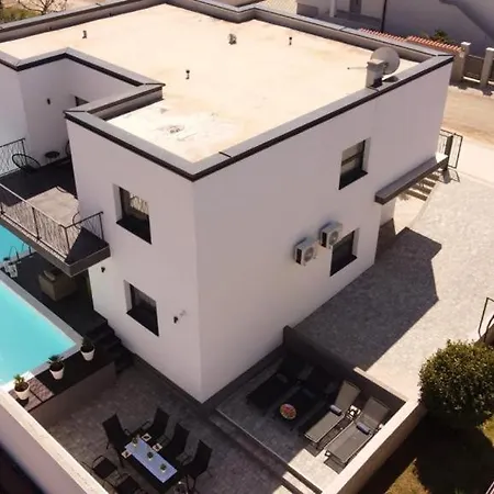 Villa Family House Sea Mare Ii