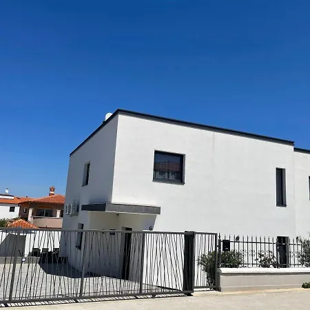 Villa Family House Sea Mare Ii Pula